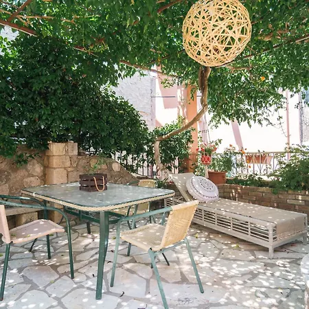 別荘 Mantarini Doukádes